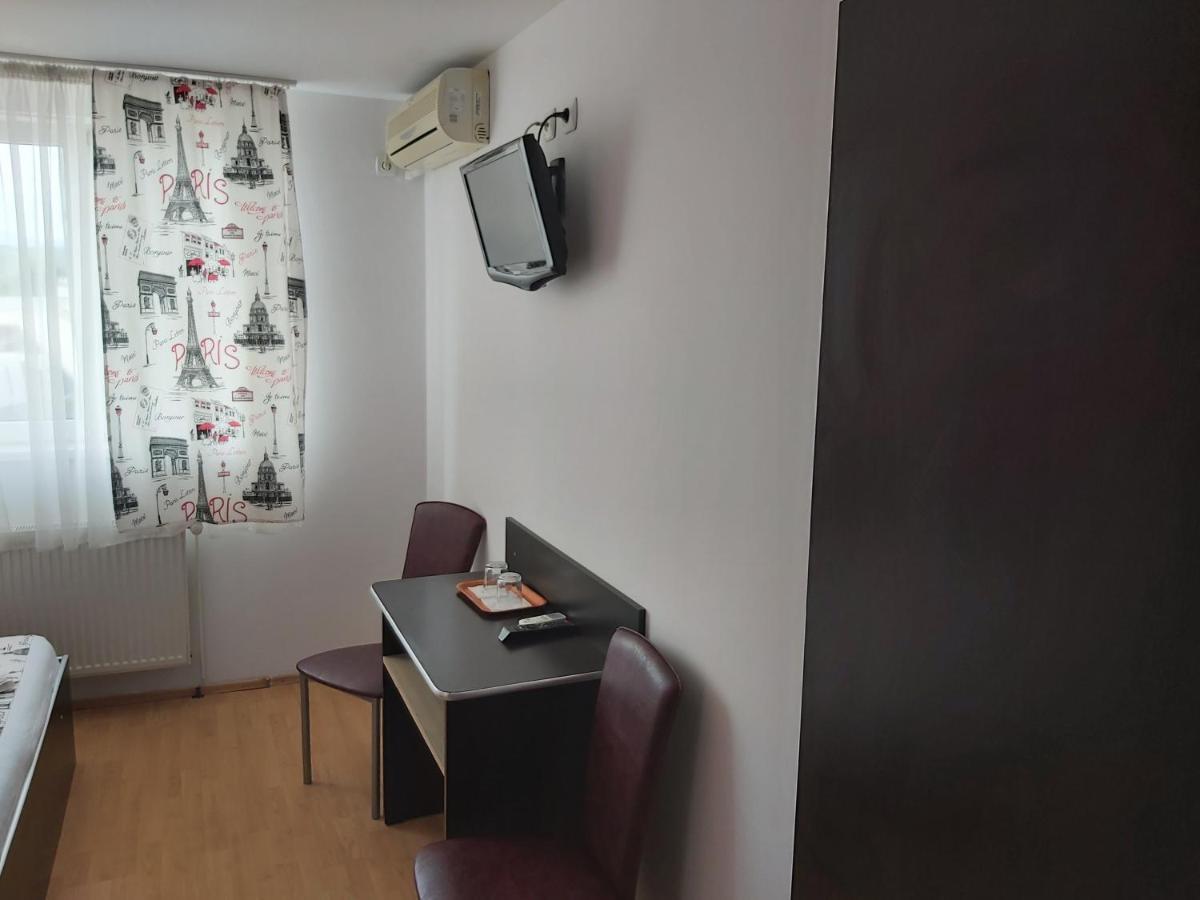 Hotel River Târgu Jiu エクステリア 写真